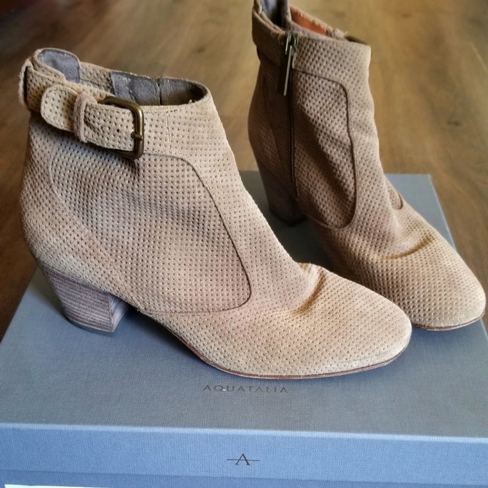 Aquatalia France perferated tan suede ankle boots, size 7